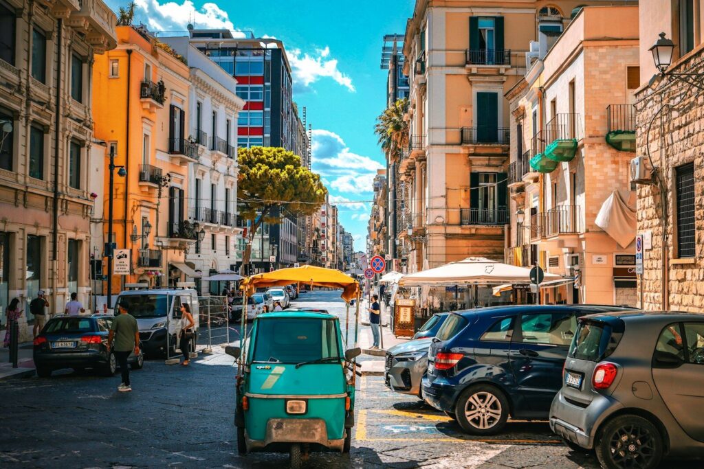 A city street filled with lots of parked cars